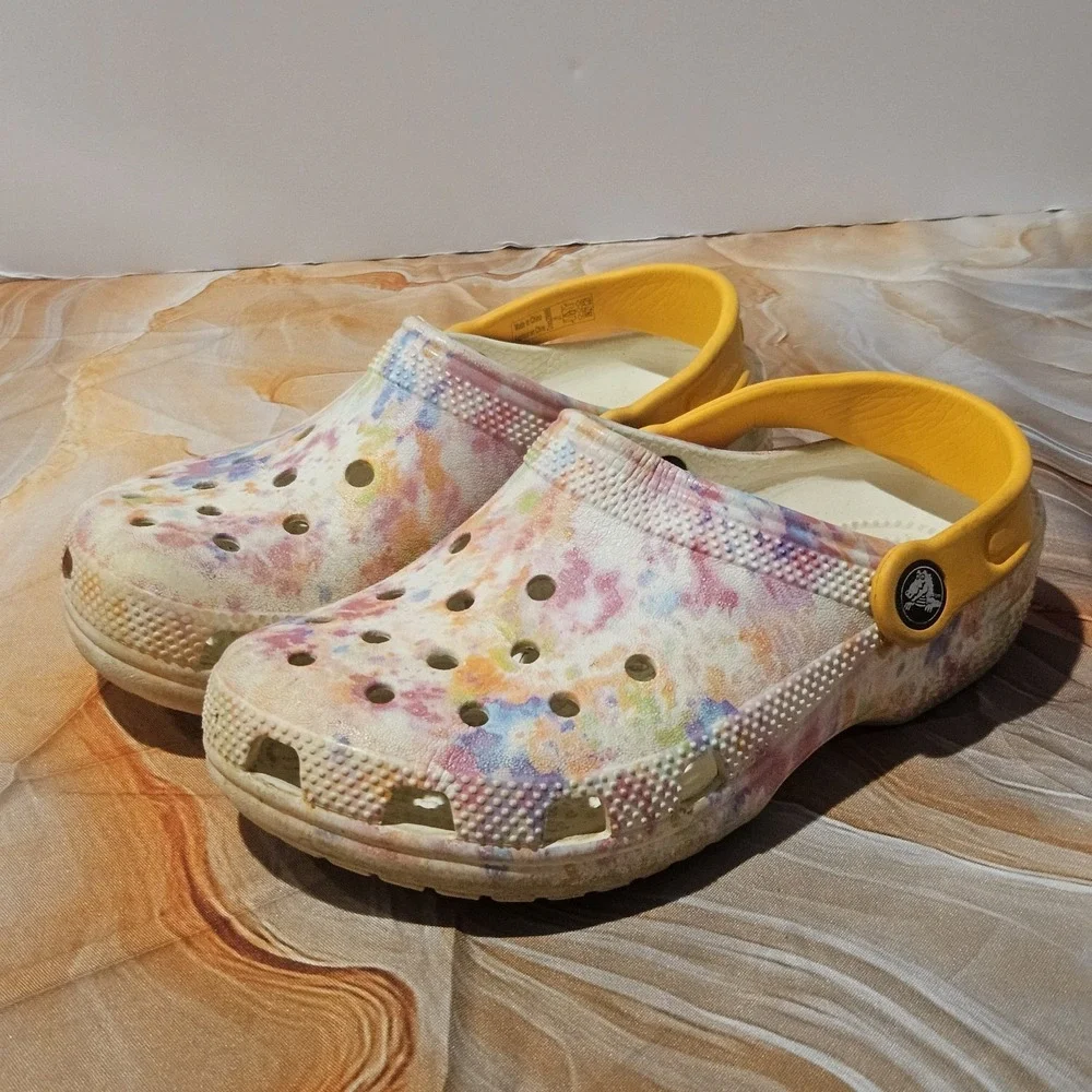 Crocs Girls J1 Classic Clogs Paint Splatter Tie Dye Yellow Orange Shoes